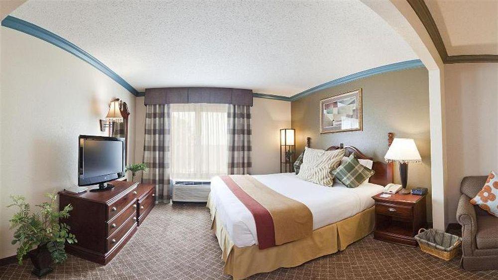 Holiday Inn Express & Suites Austin North Central By Ihg Exterior photo