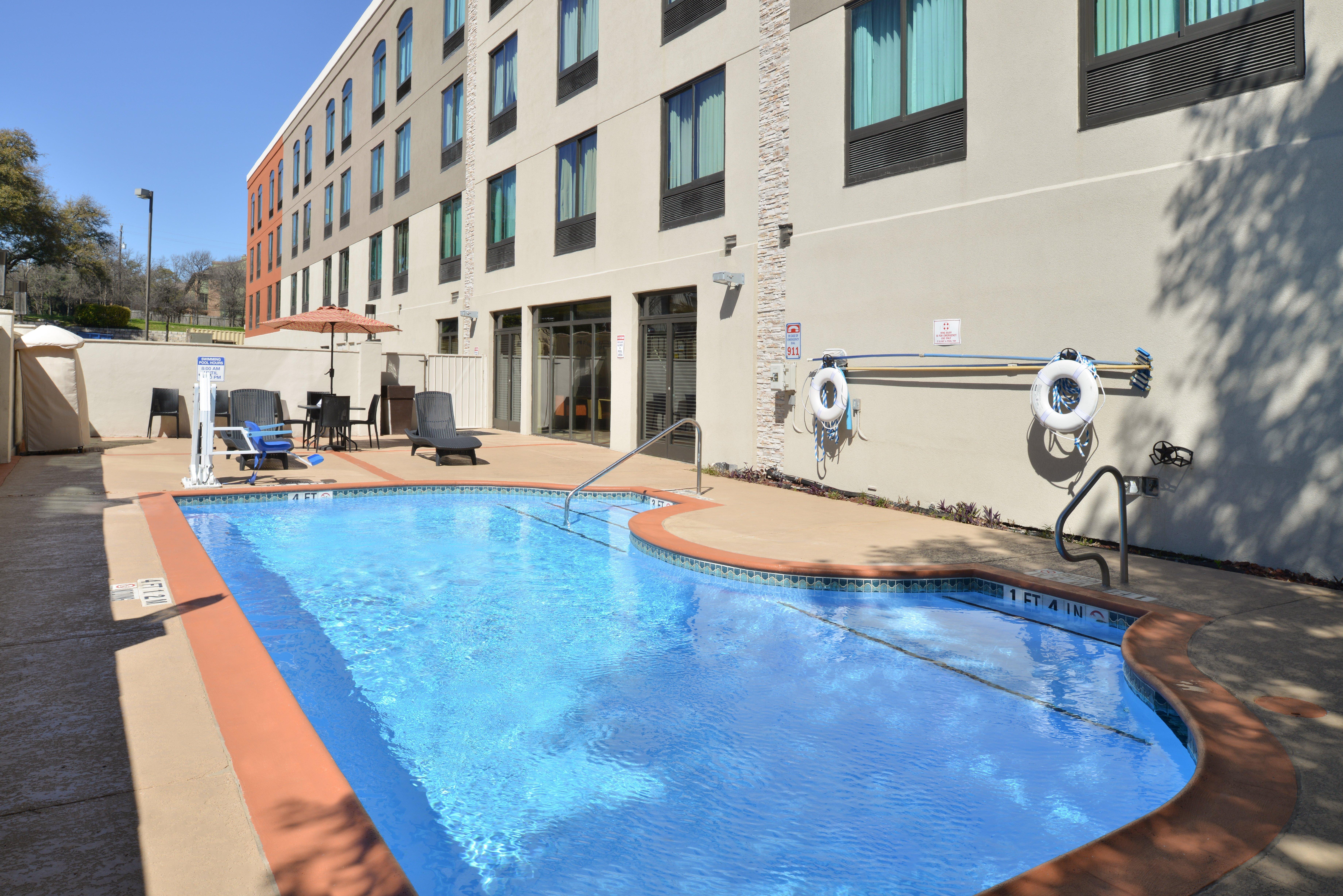Holiday Inn Express & Suites Austin North Central By Ihg Exterior photo