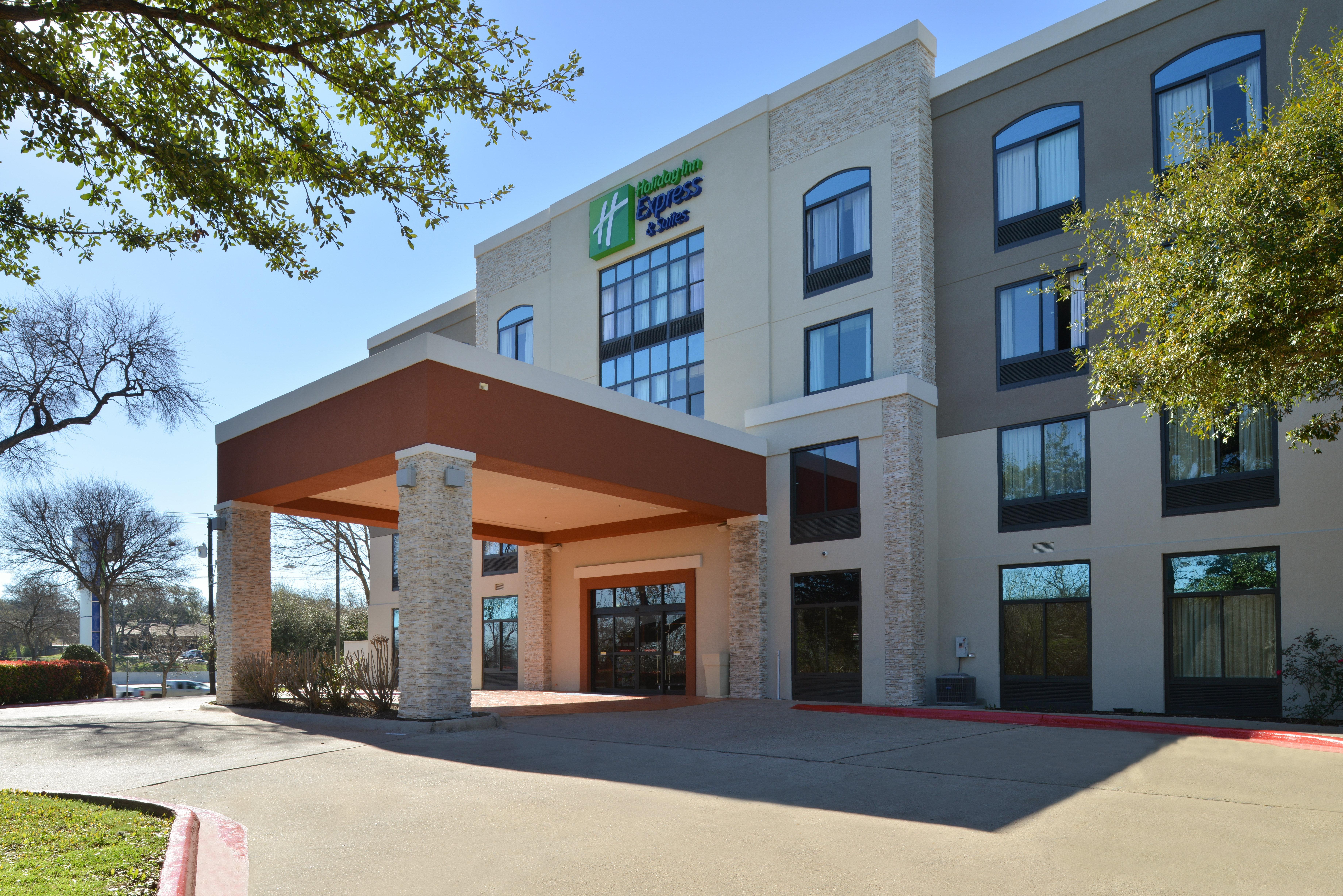 Holiday Inn Express & Suites Austin North Central By Ihg Exterior photo