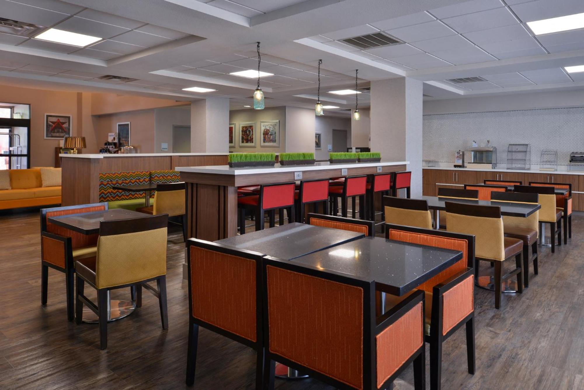 Holiday Inn Express & Suites Austin North Central By Ihg Exterior photo
