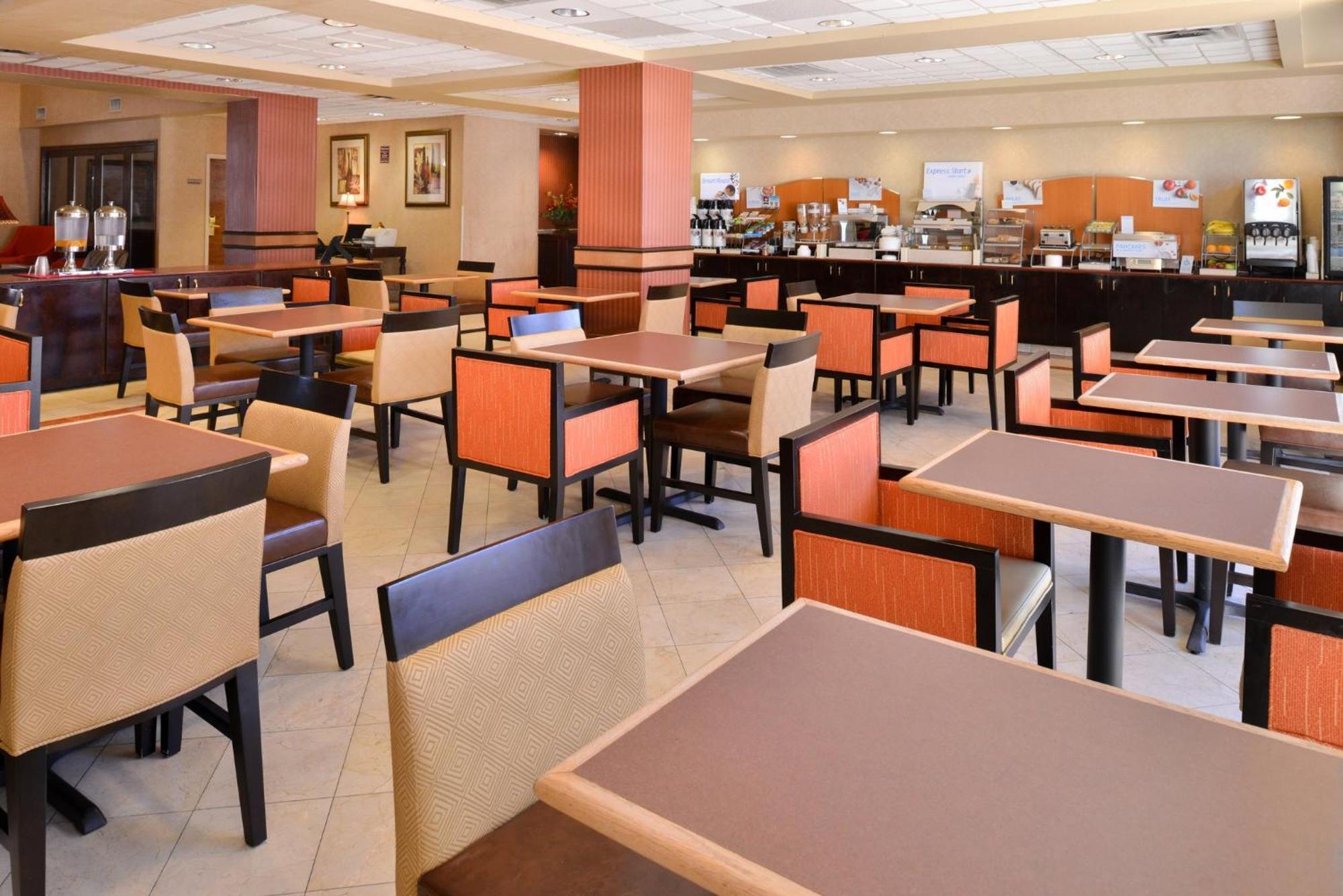 Holiday Inn Express & Suites Austin North Central By Ihg Exterior photo