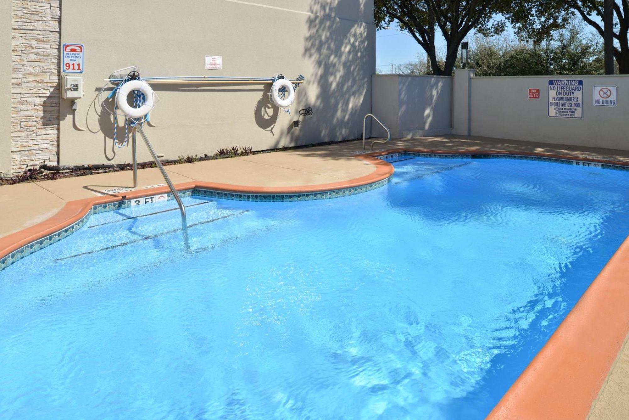 Holiday Inn Express & Suites Austin North Central By Ihg Exterior photo