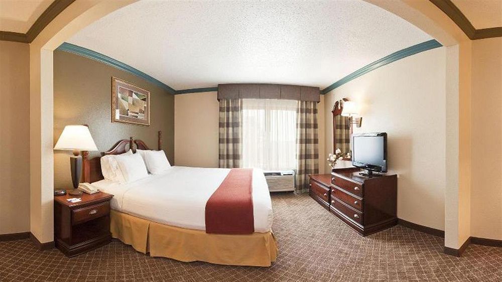 Holiday Inn Express & Suites Austin North Central By Ihg Exterior photo